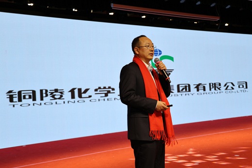 春節(jié)來臨之際，集團(tuán)公司領(lǐng)導(dǎo)通過上門、打電話等方式，慰問了集團(tuán)公司級(jí)退休老領(lǐng)導(dǎo)，給他們送去企業(yè)的關(guān)愛和節(jié)日祝福。 集團(tuán)公司總經(jīng)理吳亞在張鳳騰、蔡惠民（省勞模）家中慰問時(shí)，向他們通報(bào)了集團(tuán)公司去年的經(jīng)營業(yè)績、當(dāng)前面臨的困難與挑戰(zhàn)、2026年的工作目標(biāo)和措施、下一步的發(fā)展思路發(fā)展方向。集團(tuán)公司黨委書記、工會(huì)主席汪華慰問了袁菊興、馬國校。集團(tuán)公司副總經(jīng)理陳勝前慰問了陳孝厚、古衛(wèi)國。集團(tuán)公司副總經(jīng)理陳彬慰問了江興海、王志強(qiáng)。集團(tuán)公司副總經(jīng)理查文泉慰問了王世俊（省勞模）、潘建。集團(tuán)公司副總經(jīng)理潘明慰問了汪永華、王慶成